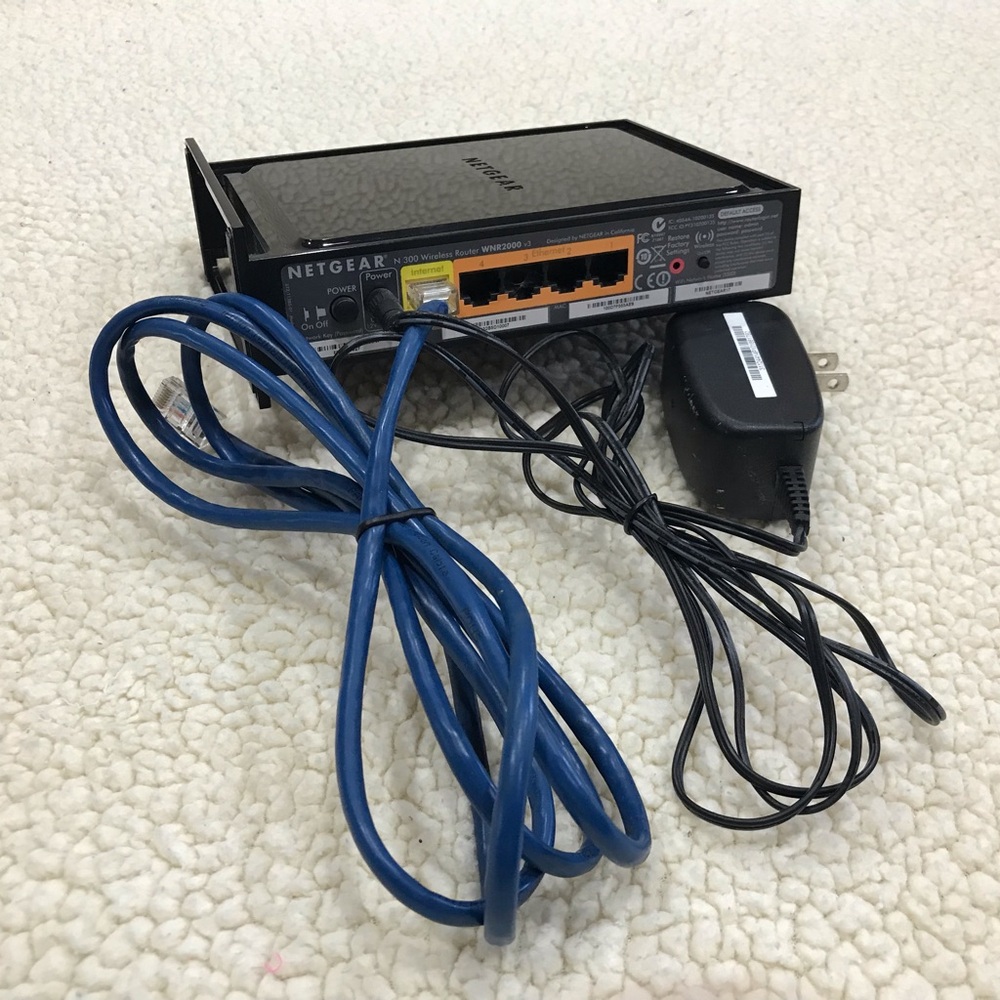 NETGEAR N300 Wireless N Router
WNR2000
blue internet cable & AC-DC Adapter cord - Picture 6 of 16